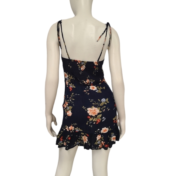 Sweet Shirred Floral Strappy Dress size Medium - Picture 6 of 7